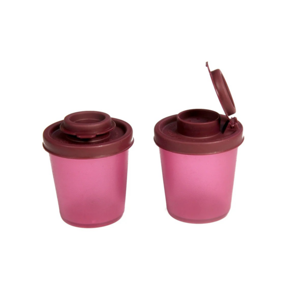 SignoraWare Spice Shaker Medium, Set of 2, Moisture Proof Salt Shaker to go Camping Picnic Outdoors Kitchen Lunch Boxes Travel Spice Set with Colourful Covers Lids Plastic Airtight Spice Jar Dispenser - Image 2